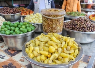 تجار المخلل في الغربية يستعدون لشهر رمضان: «الكيلو بـ10 جنيهات»
