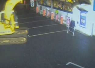 بالفيديو| سرقة ماكينة صراف آلي في 4 دقائق فقط بإيرلندا الشمالية