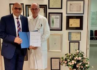 مكرم تهنئ مصريا حصل على الأستاذية بعلاج الأورام بالأشعة في ألمانيا