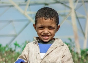 مصور يعبر عن كفاح الأطفال في قرى الفيوم: «صغيرين على الشقى»