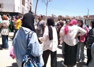 طلاب الثانوية العامة في شمال سيناء يحتفلون بانتهاء الامتحانات بالأغاني