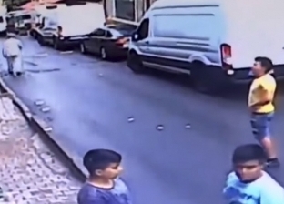فيديو| طفل جزائري ينقذ رضيعة سورية من الموت: سقطت من الشرفة