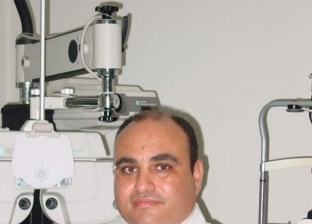 طبيب عيون يعلن تطوعه لعلاج مصابي غزة مجانا: أقل حاجة نقدمها لهم