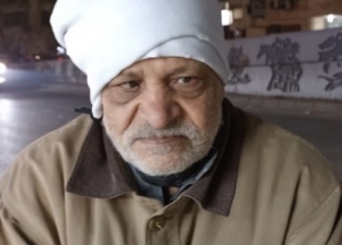 عضة حمار تغير حياة «أبو زيد»: 60 سنة بمشي بعكاز.. ونفسي في عمرة
