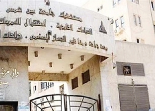دموع عم سعيد مصاب السرطان: ابني مات و2 محجوزين في مستشفيات القاهرة وقنا