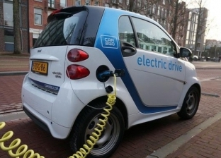 الصناعة: شركات عالمية تبحث إنتاج سيارات كهربائية فى مصر