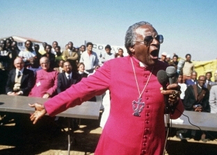 جنوب أفريقيا تحتفل بعيد الميلاد الـ90 للأسقف ديزموند توتو