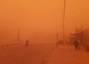 السماء تتحول إلى اللون البرتقالي بسبب عاصفة رملية في المغرب (فيديو)