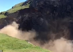 فيديو.. لحظة انهيار منحدر صخري ونجاة اثنين من موت محقق