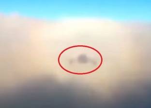 بالفيديو| طائرة سعودية تصطدم بجسم مرعب فوق السحاب