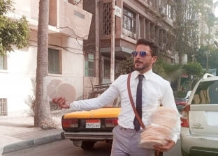 «جو» مدير تسويق يبيع فريسكا بشوارع الإسكندرية: الوظيفة «الشيك» متفتحش بيت