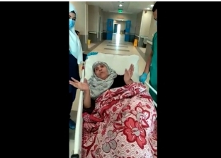 مسنة تتعافى من كورونا بعد شهر علاج.. وتدعو للأطقم الطبية المصرية