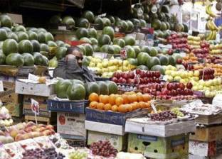 سوق العبور.. تباين أسعار الفاكهة وسعر الفرولة 10 جنيهات