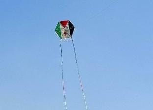 فلسطين حرة.. "أحمد" يصنع طائرة ورقية بألوان العلم: رأيته يرفرف بالسماء