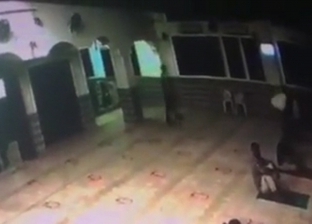 فيديو.. لحظة وفاة مواطن أثناء أدائه الصلاة داخل مسجد بالغردقة