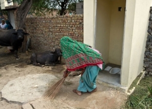 طفلة هندية تطلب من الشرطة اعتقال والدها: "خالف وعده ببناء مرحاض"
