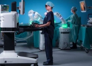 روبوت يجري جراحة في مستشفى عين شمس التخصصي.. الأولى في مصر