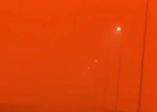 عاصفة ترابية تضرب السعودية وتحول النهار إلى ظلام «فيديو وصور»