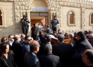 جثمان الكاتب الصحفي إبراهيم سعدة يصل إلى مدافن العائلة بأكتوبر