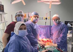 نجاح فريق طبي بأسيوط في إجراء عملية قلب مفتوح واستئصال ورم نادر لمريض