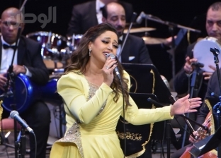 ريهام عبد الحكيم تغني لـ شادية وفايزة أحمد في حفل أوبرا الملك فاروق بدبي