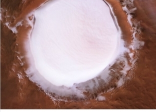 علماء الفلك يصورون "بحيرة الثلج" على المريخ