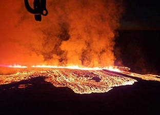 مشهد مرعب لثوران بركان في أيسلندا.. إخلاء كامل للسكان ليلا