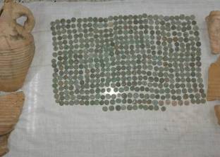 "الآثار" تؤكد أثرية 483 قطعة عثر عليها لصوص في صحراء المنيا