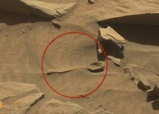 بالفيديو| اكتشاف "ملعقة" على سطع المريخ.. وناسا: نعتقد بـ"وجود حياة"