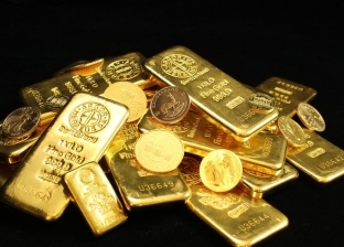 استقرار الذهب عالميا عند 2025 دولارا للأوقية.. ما العلاقة بالفائدة الأمريكية؟