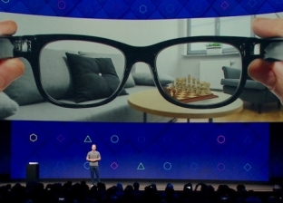 بتكنولوجيا الواقع المعزز.. فيس بوك تسعى لإطلاق نظارات ذكية