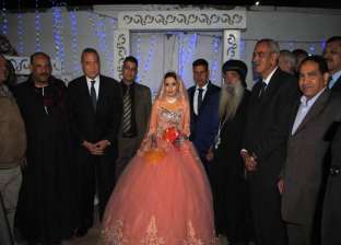 بالصور| محافظ قنا يحضر حفل زفاف عروس من إحدى دور الأيتام