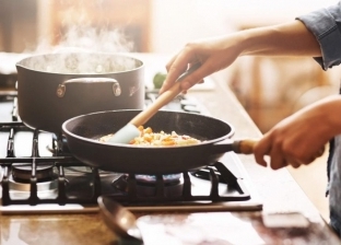 دراسة: الطهي باستخدام الخشب قد يتسبب في تلف الرئة
