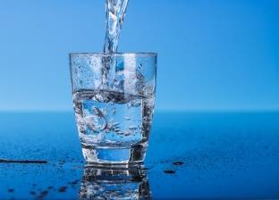أضرار شرب المياه أثناء الأكل.. عادة يجب التوقف عنها فورا