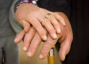 بعد زواج 70 عاما.. دقائق تفصل بين وفاة زوجين في الـ90 من العمر