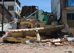 زلزال الإكوادور.. مذيع يترك الاستديو على الهواء مباشرة
