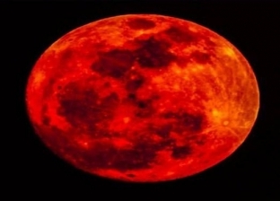 «قمر الدم».. ظاهرة فلكية مميزة يشاهدها سكان الأرض خلال أيام