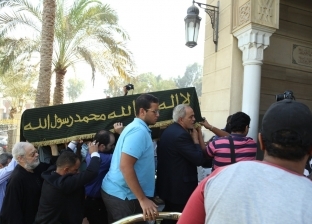 بدء صلاة الجنازة على جثمان الإعلامي حمدي قنديل بمسجد الرحمن الرحيم