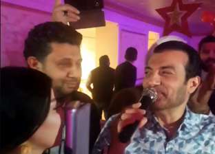 فيديو.. إيهاب توفيق يحتفل بعيد ميلاده قبل حريق فيلته بساعات