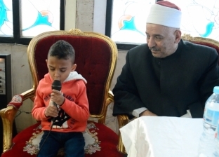 بالفيديو| طفل كفيف يجذب الأنظار فى احتفالية «حب الرسول»: امتلأ قلبه بنور القرآن