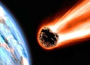 تشبه النيزك.. لحظة سقوط كرة لهب على كوكب الأرض (فيديو)