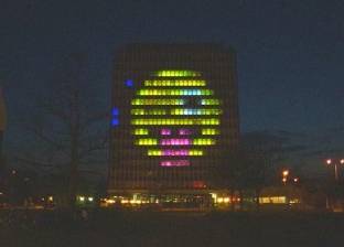طلاب يستخدمون مبنى جامعة ألمانية كشاشة لعرض ألعاب فيديو شهيرة