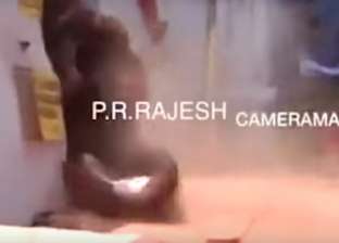 بالفيديو | فيل هائج يسحق رجلا تحت أقدامه حتى الموت