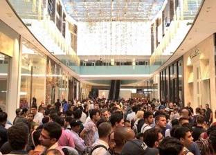 ازدحام شديد في أول أيام بيع "آيفون X" في دبي
