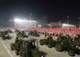 جرارات زراعية مزودة بصوارخ.. جديد زعيم كوريا الشمالية خلال عرض عسكري (صور)