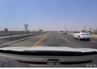 فيديو| حادث تصادم مروع بين سيارتين بالسعودية.. والسبب "الموبايل"