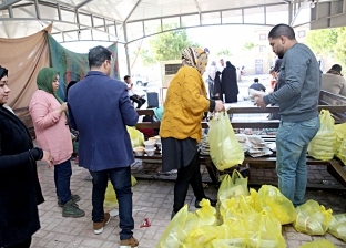 شباب "رفقة خير" توزع 118 وجبة على المغتربين بمستشفى أورمان الأقصر