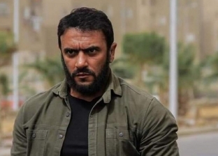 أحمد العوضي يرد على لاعب كاميروني هاجم محمد صلاح: «محدش يعرفك»