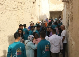 جولة تثقيفية لشباب ملتقى «أهل مصر» بمدينة القصر الإسلامية الأثرية بالداخلة