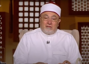 خالد الجندي: لا يجوز منح العيدية للمدخن والمدمن